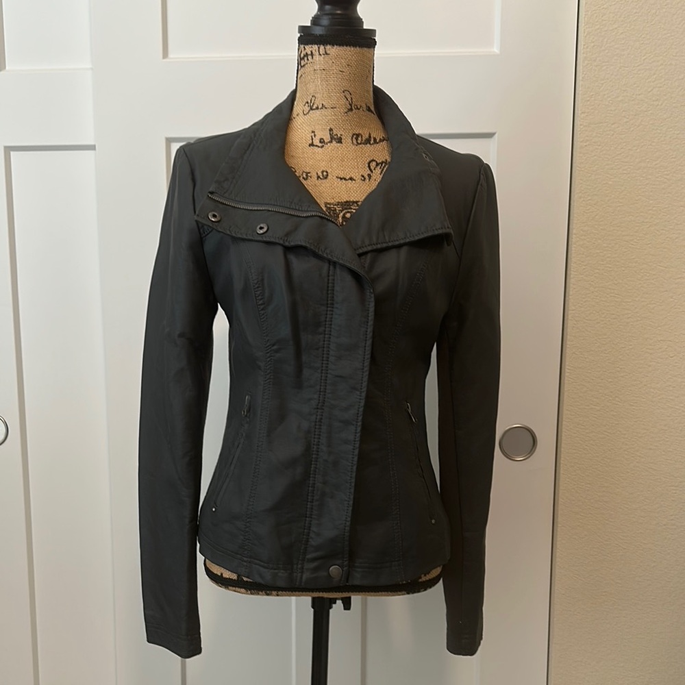 RD Style Dark Blue Faux Leather Jacket Sleek Tailored Design